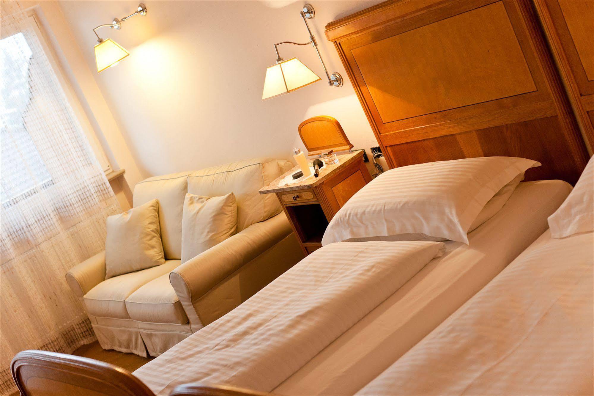 Hotel Aster Merano Exteriör bild