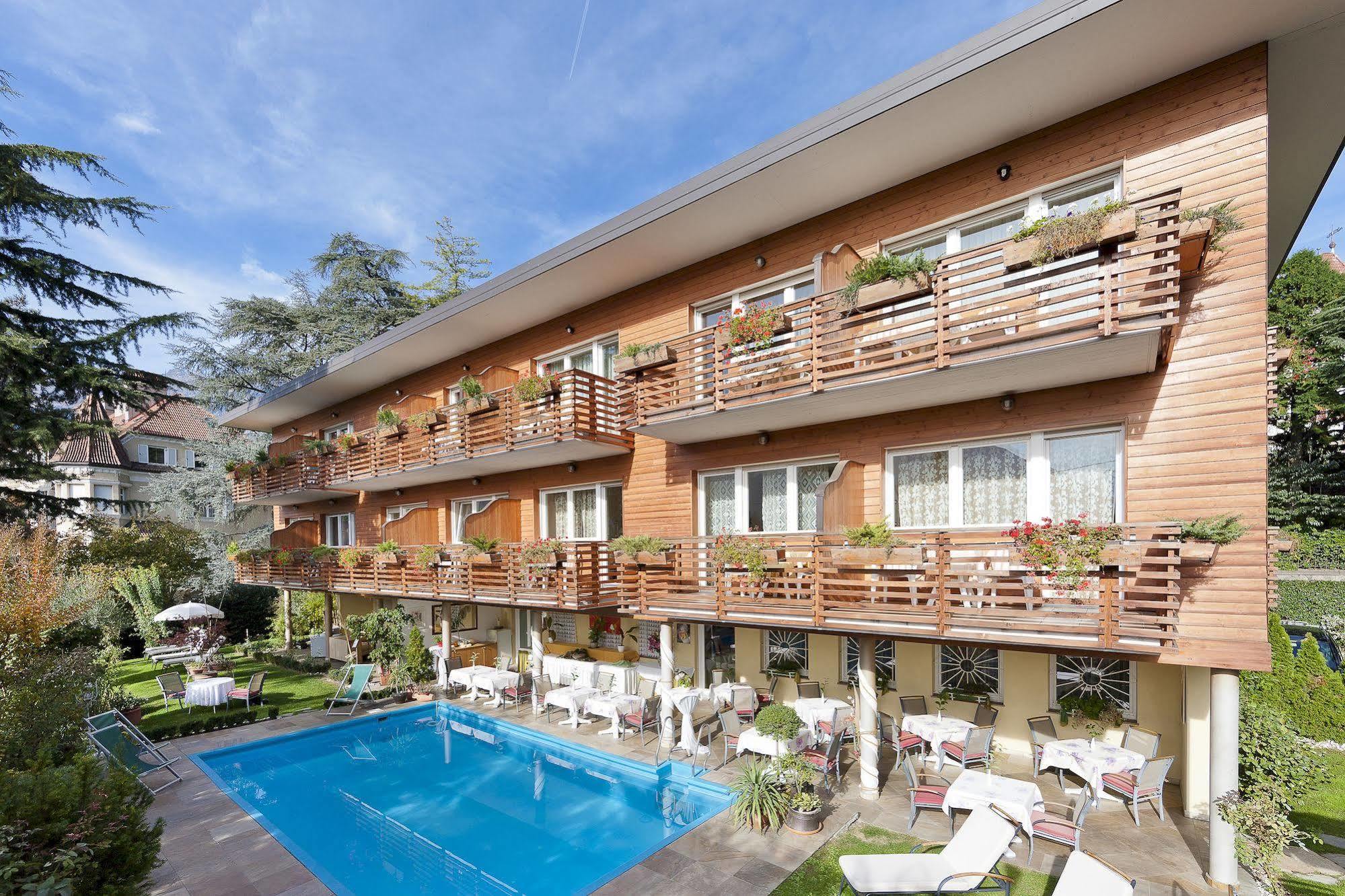 Hotel Aster Merano Exteriör bild