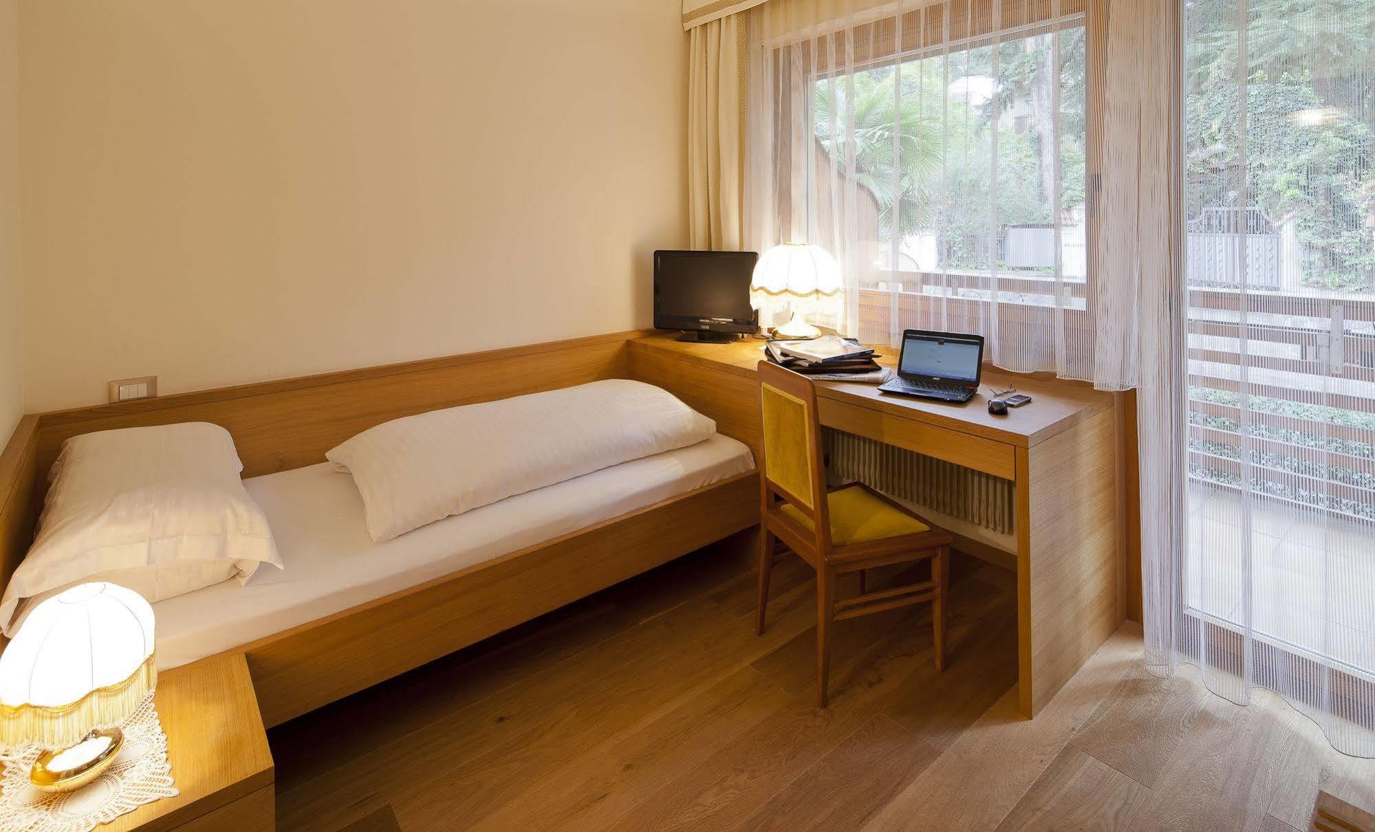 Hotel Aster Merano Exteriör bild